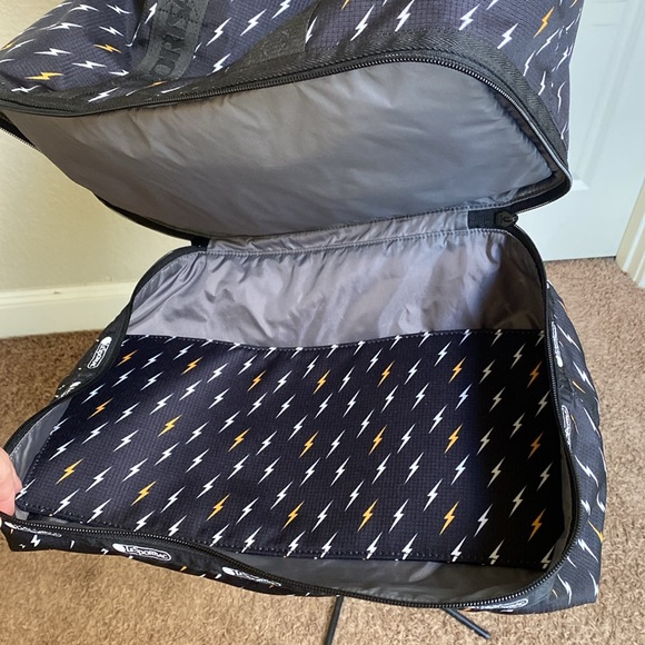 LE SPORTSAC | EUC Dakota medium lighting bolt duffel bag/weekender - Picture 3 of 13